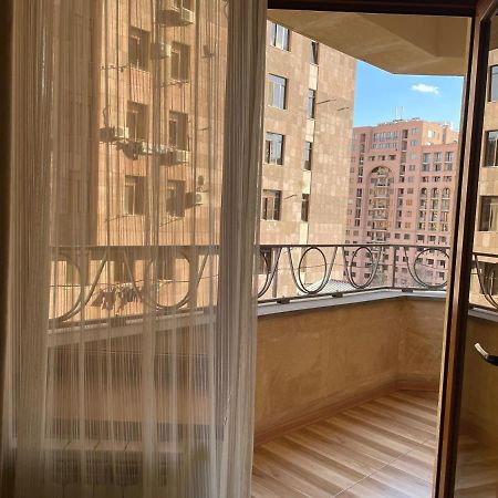 Апартаменты Superior Apt. With Balcony On Aram Street Ереван Экстерьер фото