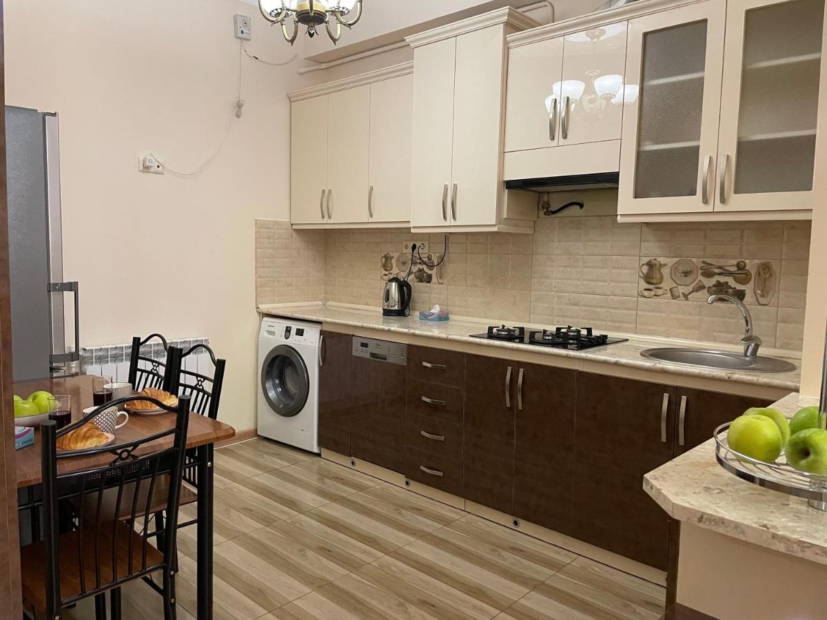 Апартаменты Superior Apt. With Balcony On Aram Street Ереван Экстерьер фото