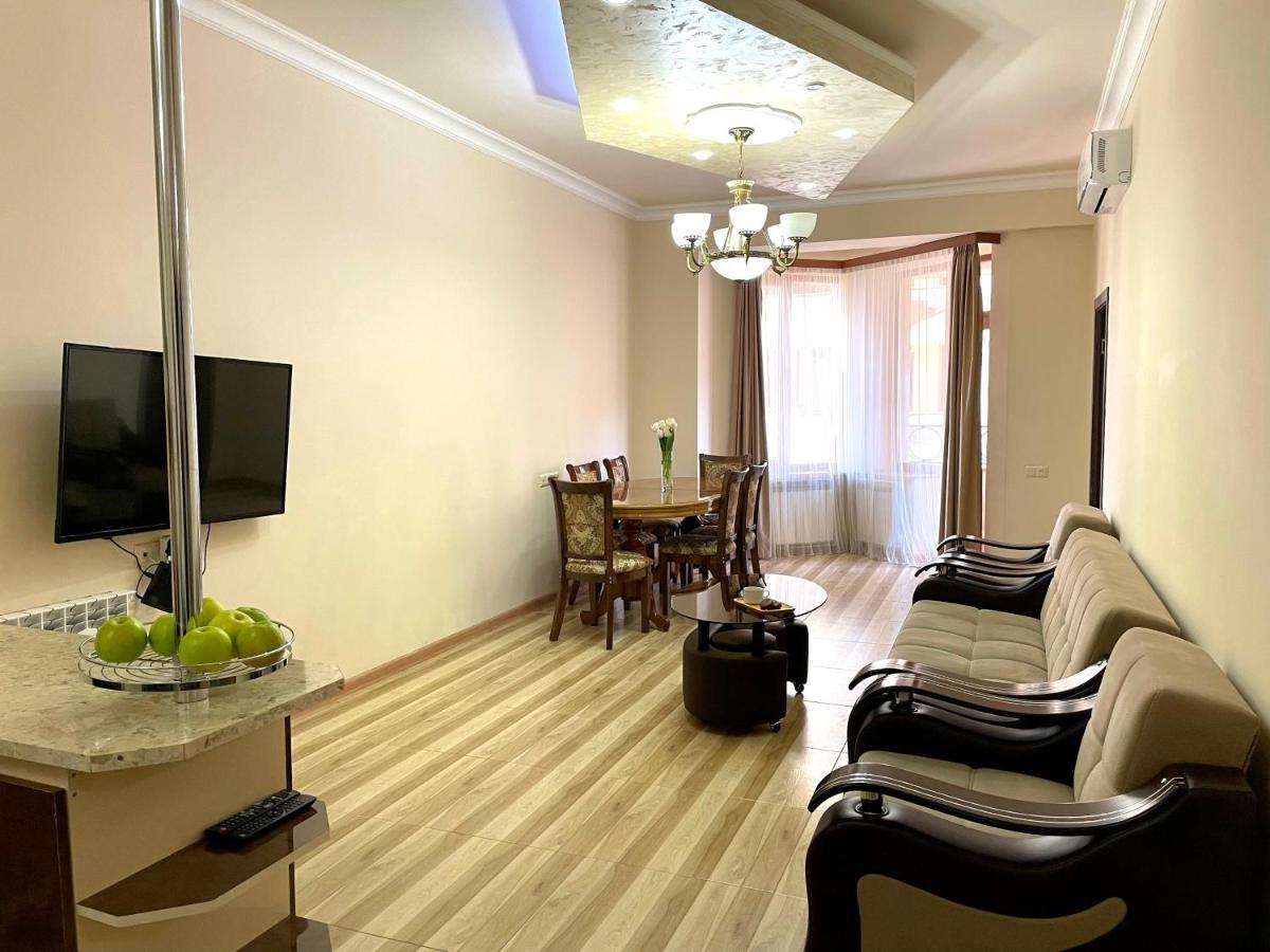 Апартаменты Superior Apt. With Balcony On Aram Street Ереван Экстерьер фото