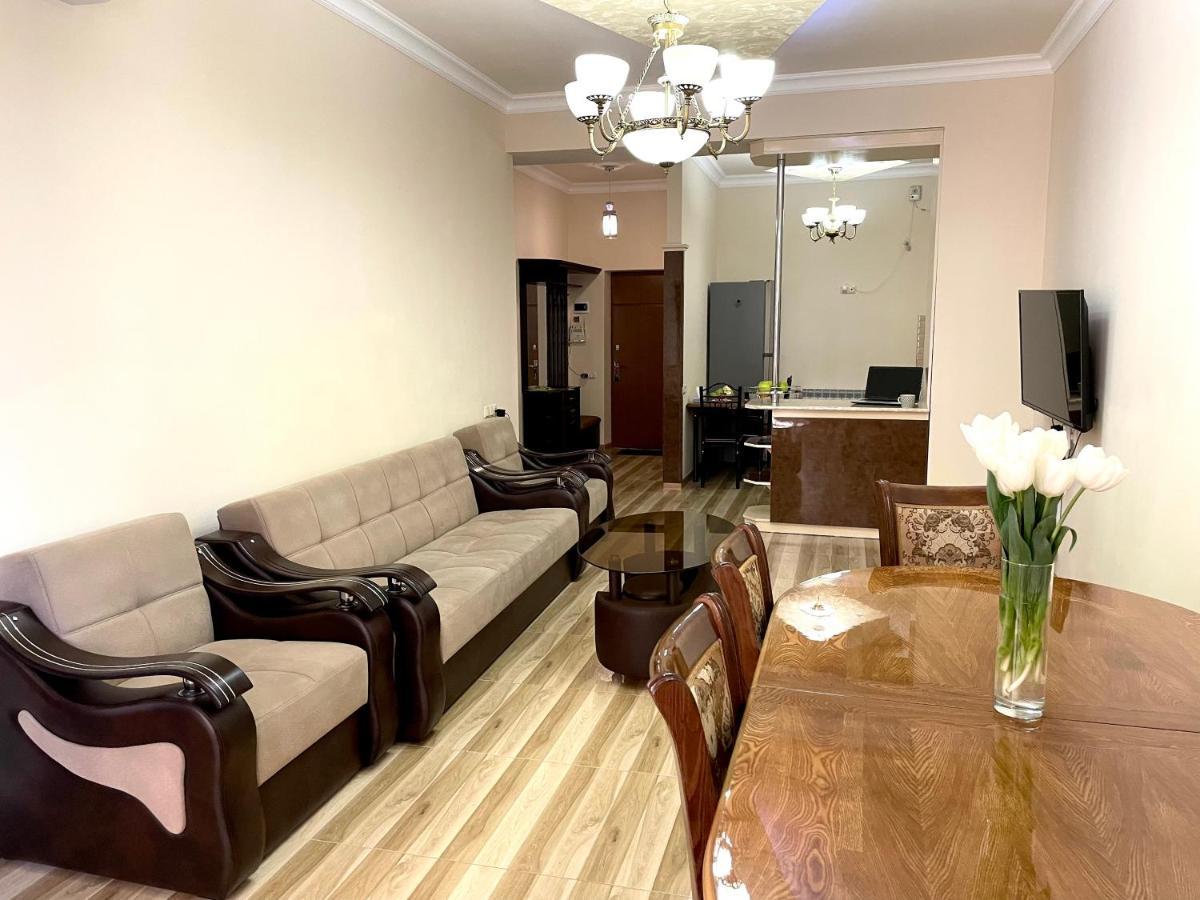 Апартаменты Superior Apt. With Balcony On Aram Street Ереван Экстерьер фото
