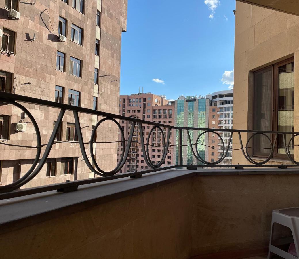 Апартаменты Superior Apt. With Balcony On Aram Street Ереван Экстерьер фото